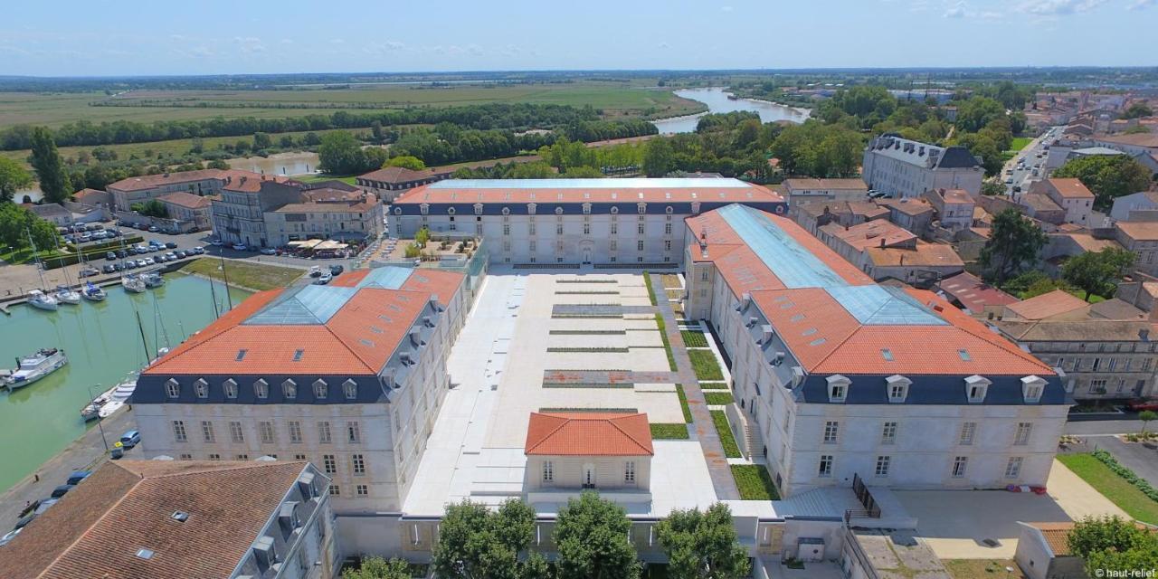 Residence De L'Arsenal Royal - Meubles De Tourisme Ροσφόρ Εξωτερικό φωτογραφία