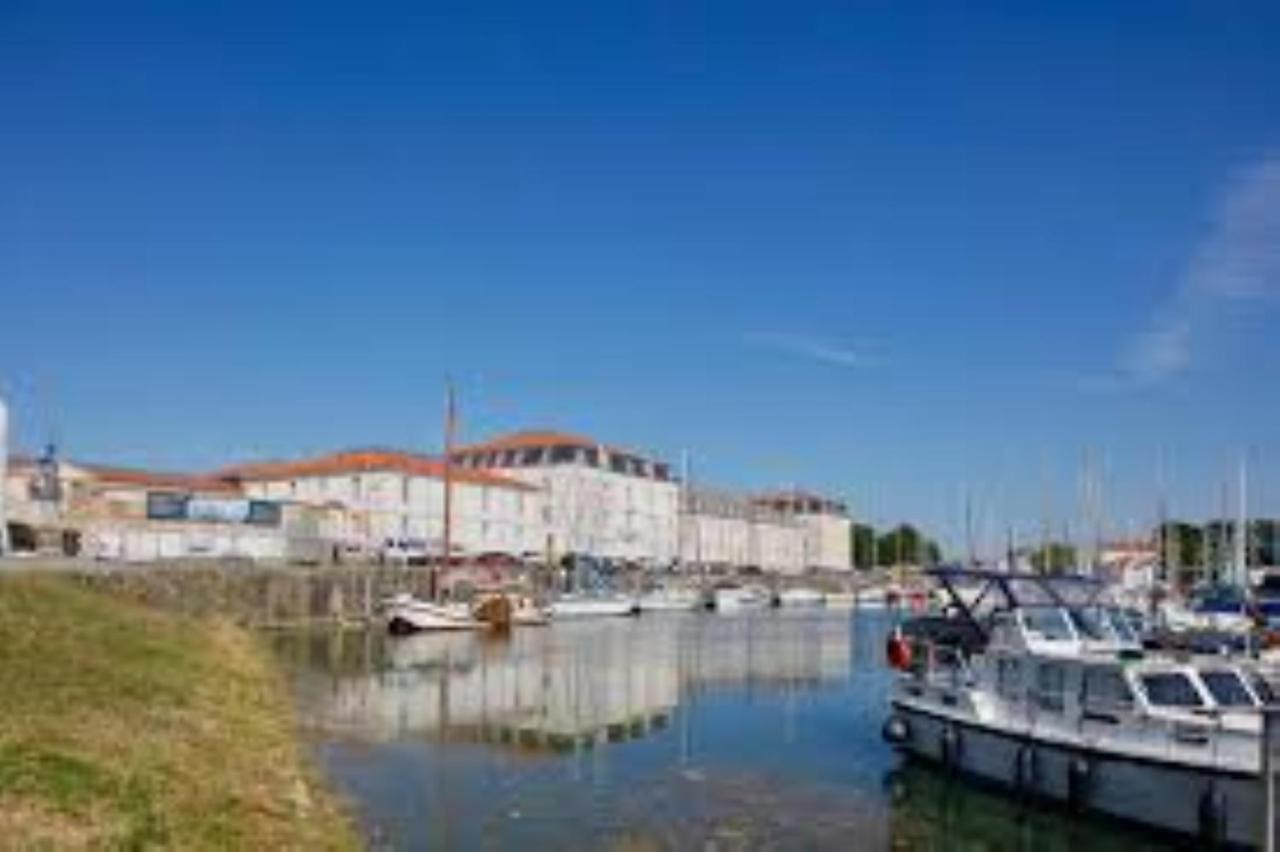 Residence De L'Arsenal Royal - Meubles De Tourisme Ροσφόρ Εξωτερικό φωτογραφία